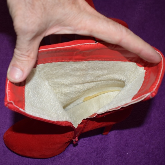 Red Boots with Black Buttons - Picture 6 of 8